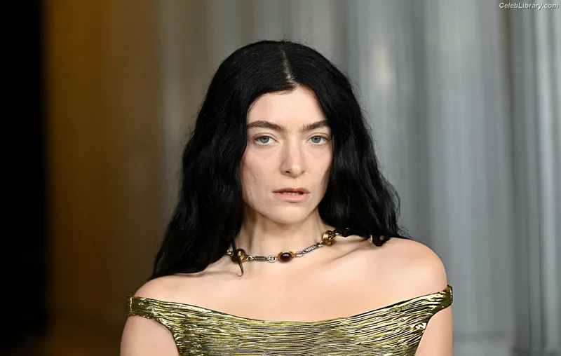 Lorde photo 16 of 540
