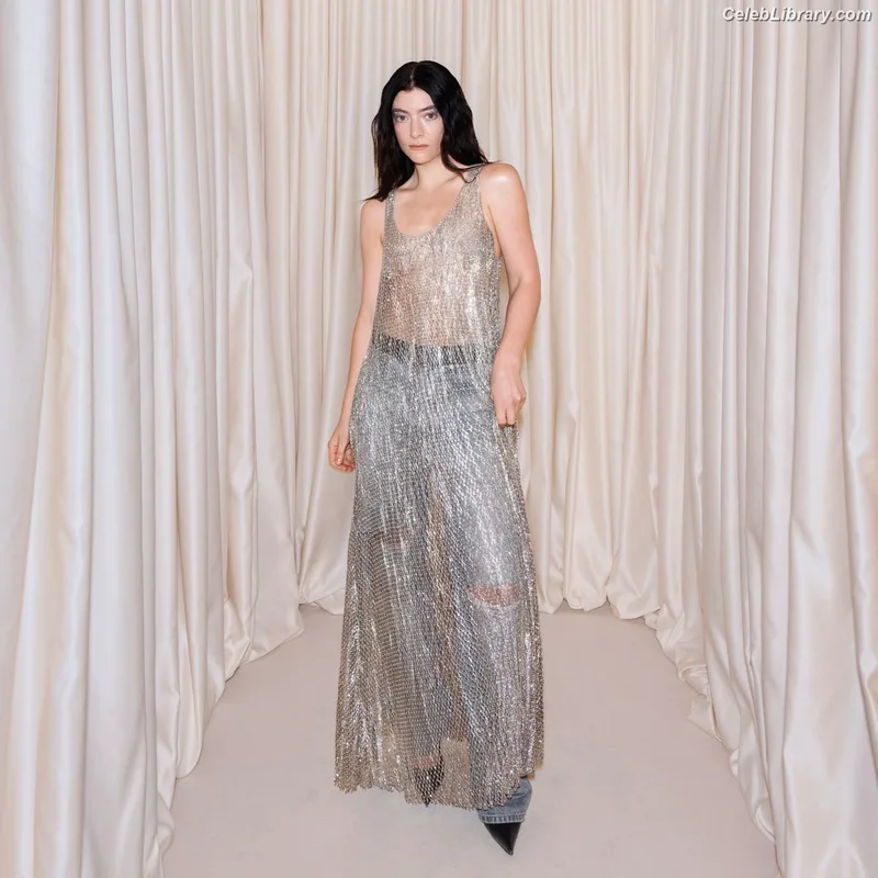 Lorde photo 2 of 540