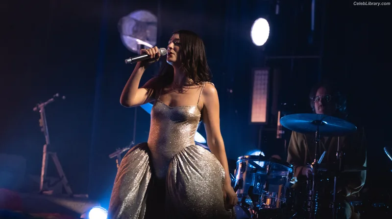 Lorde photo 24 of 540