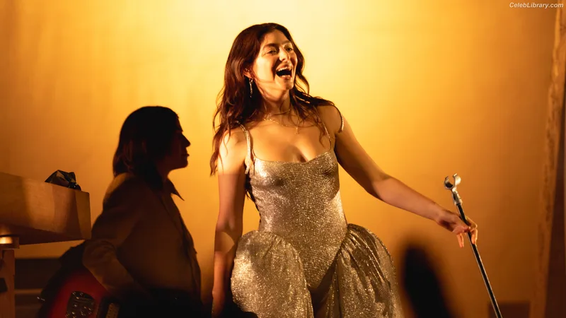 Lorde photo 1 of 540