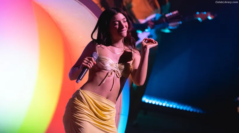 Lorde photo 4 of 540