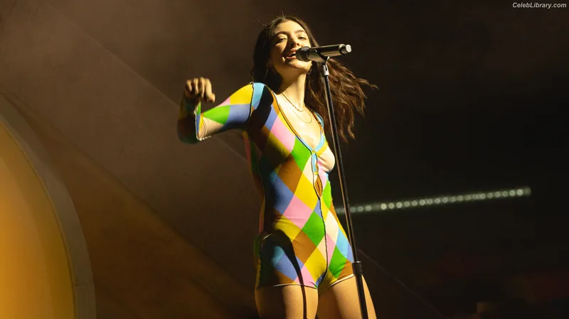Lorde photo 5 of 540