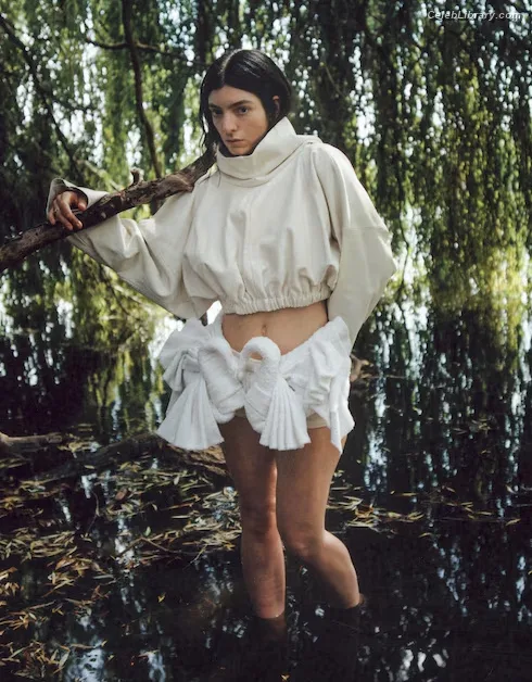 Lorde photo 18 of 540