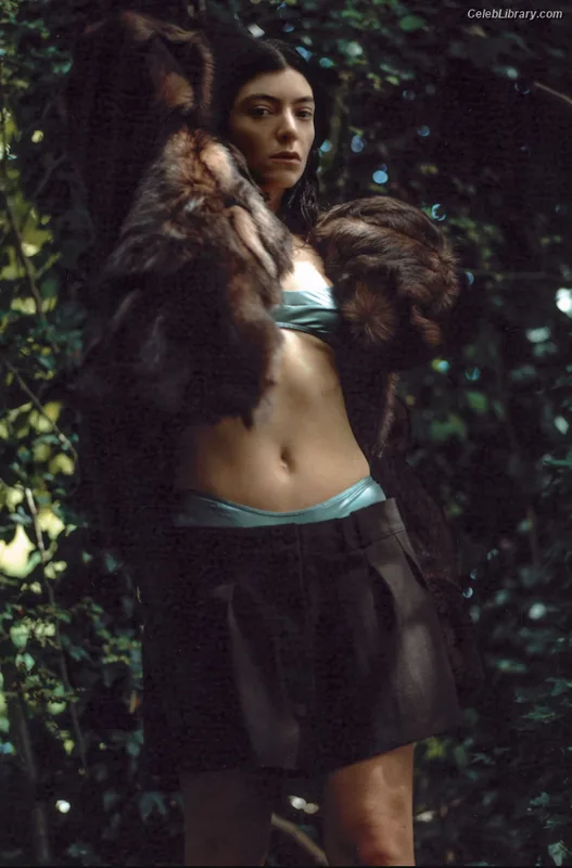 Lorde photo 19 of 540