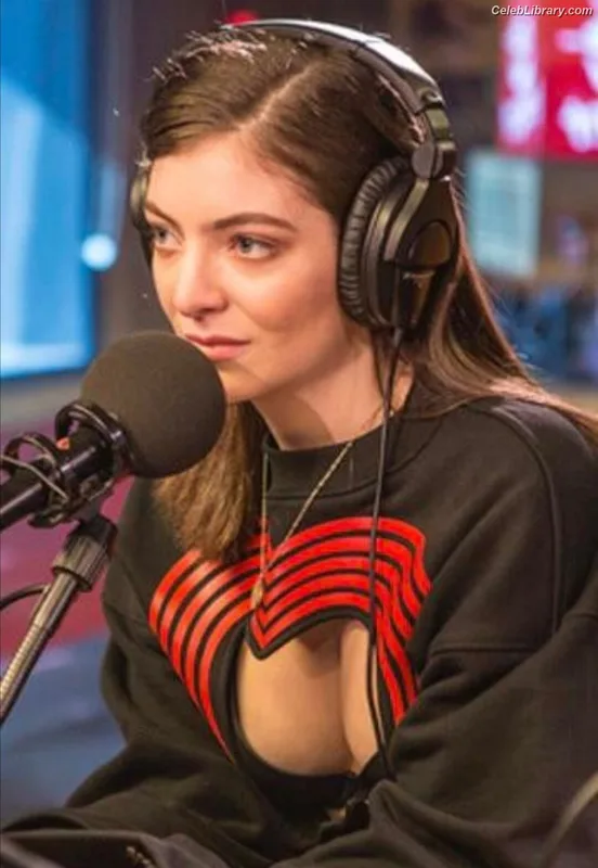 Lorde photo 7 of 540