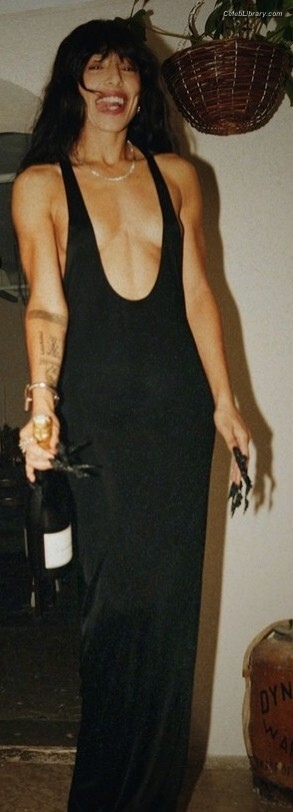 Loreen photo 3 of 33