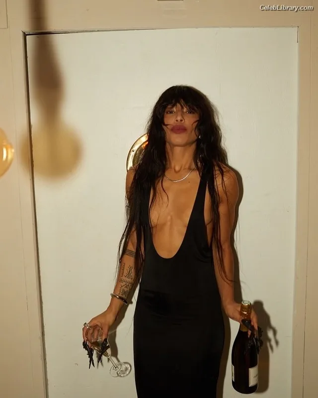 Loreen photo 1 of 33