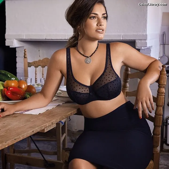 Lorena Duran photo 5 of 161