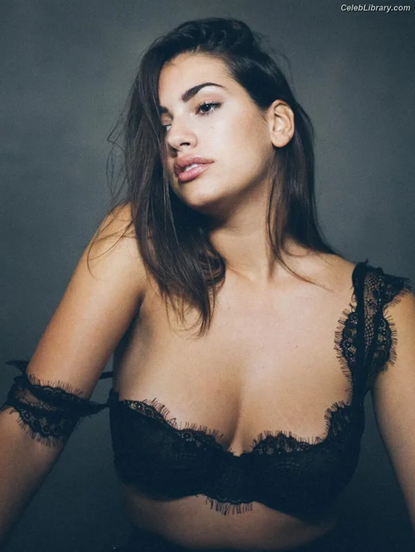 Lorena Duran photo 1 of 162