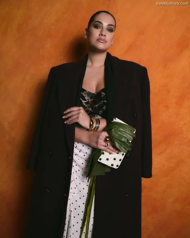 Lorena Duran photo 1 of 162