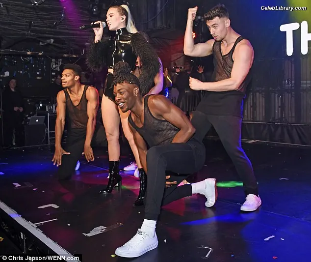 Louisa Johnson photo 14 of 126