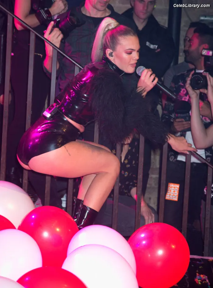 Louisa Johnson photo 19 of 126