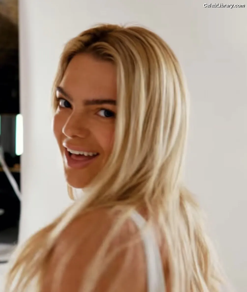 Louisa Johnson photo 14 of 126