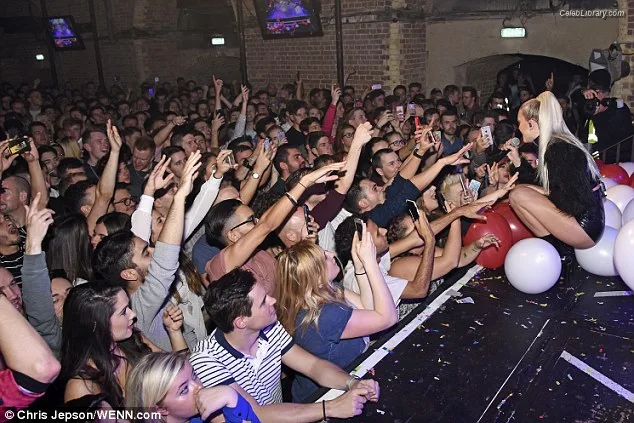 Louisa Johnson photo 19 of 127