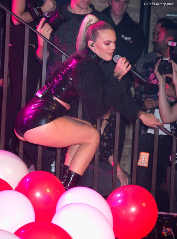 Louisa Johnson photo 19 of 127