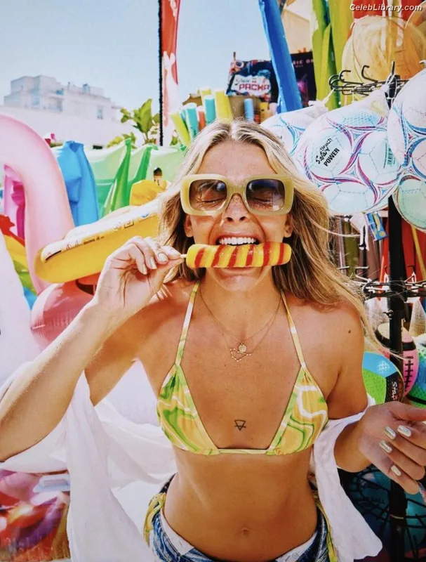 Louisa Johnson photo 23 of 127