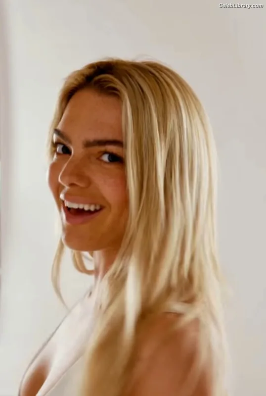 Louisa Johnson photo 15 of 127