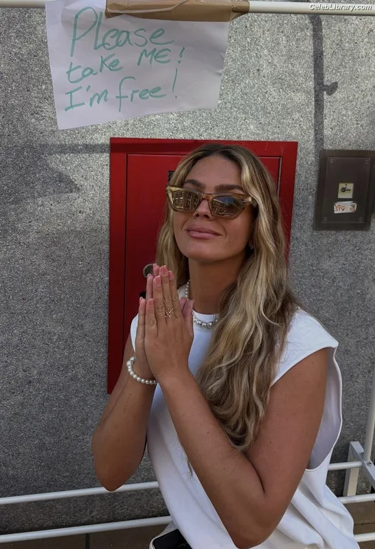 Louisa Johnson photo 6 of 127