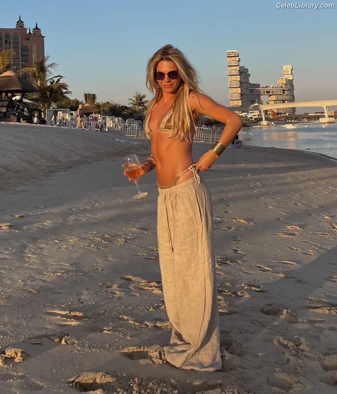 Louisa Johnson photo 9 of 127