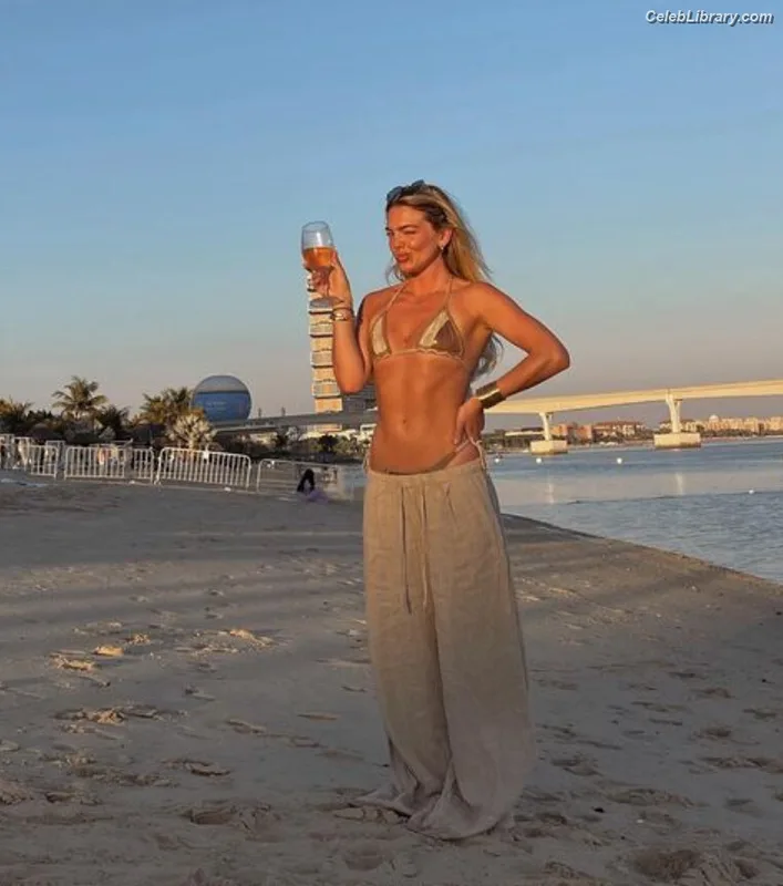 Louisa Johnson photo 10 of 127