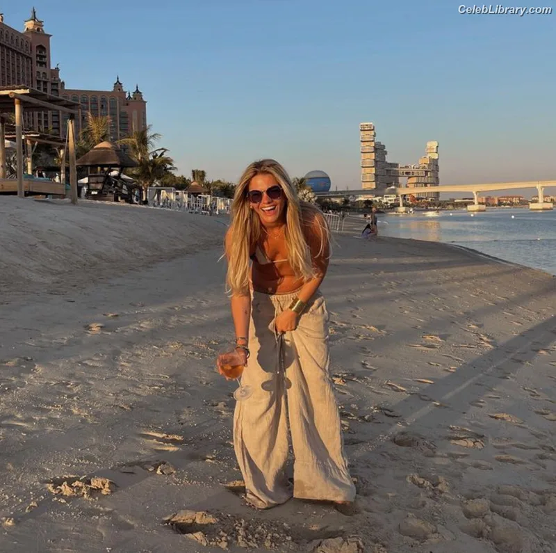 Louisa Johnson photo 12 of 127