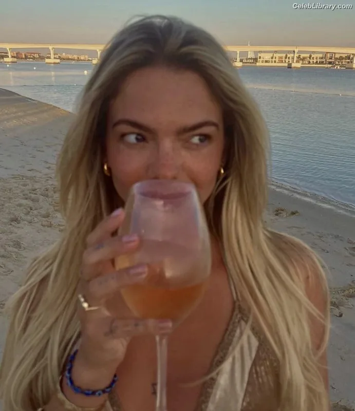 Louisa Johnson photo 13 of 127