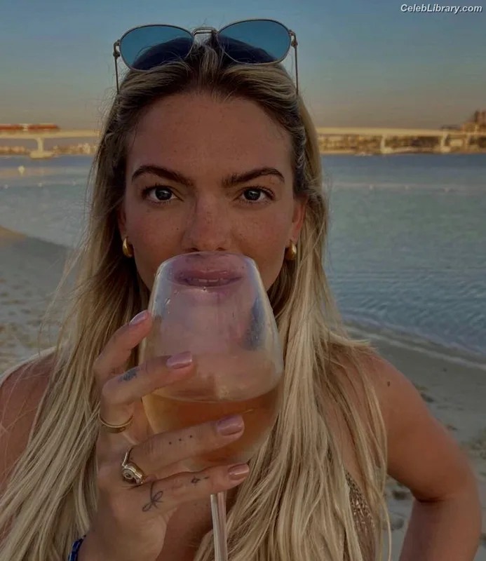 Louisa Johnson photo 14 of 127