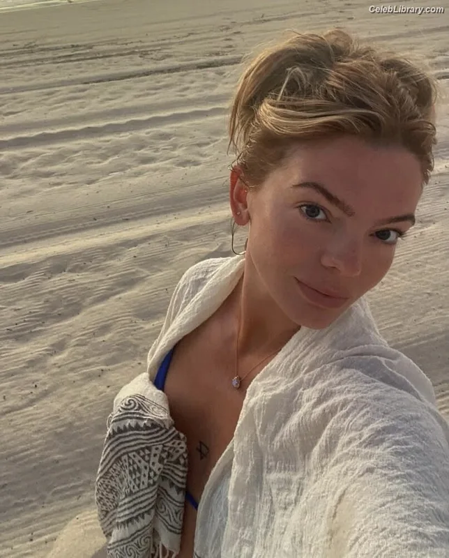 Louisa Johnson photo 16 of 127