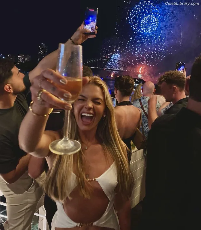 Louisa Johnson photo 19 of 127