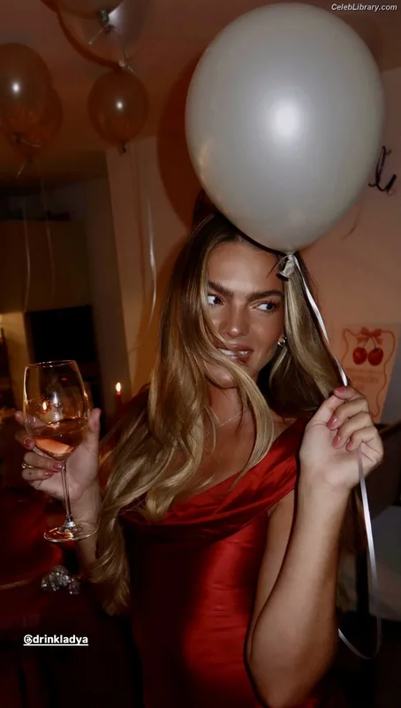 Louisa Johnson photo 23 of 127
