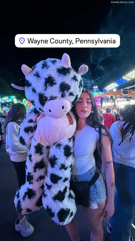 Lourdes Leon photo 1 of 358
