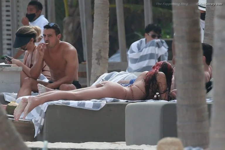 Lourdes Leon photo 2 of 358