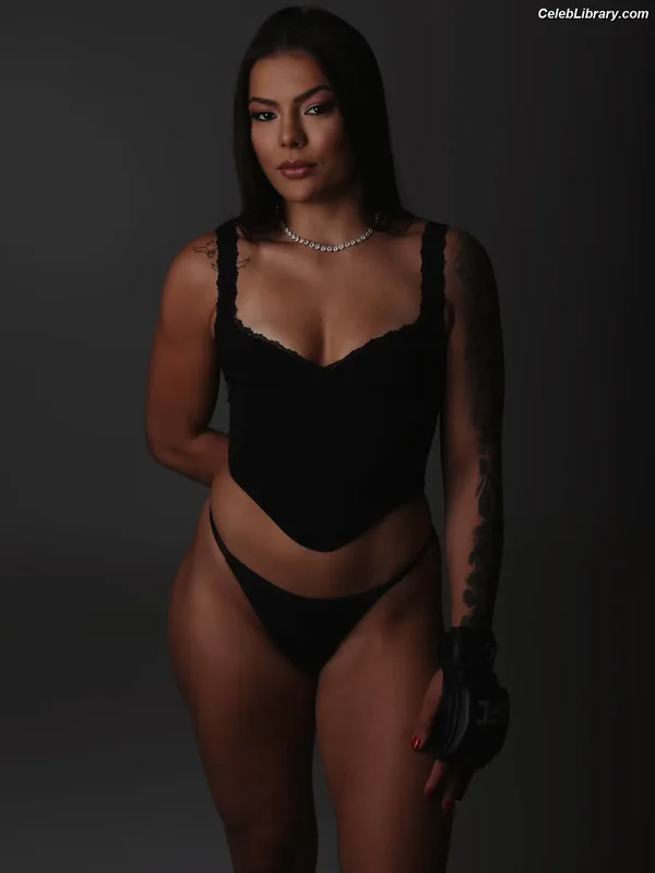 Luana Santos photo 16 of 143