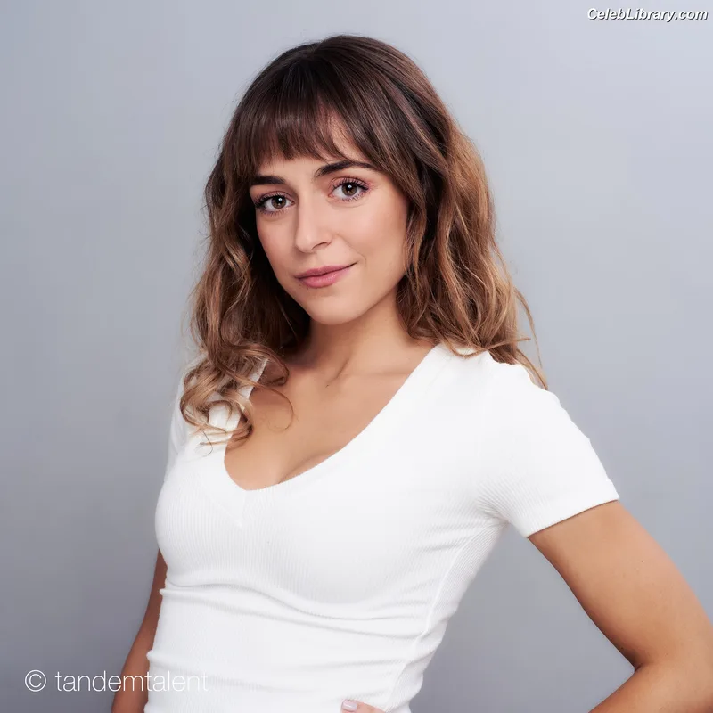 Lucía Caraballo photo 8 of 34