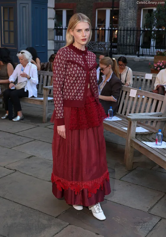 Lucy Boynton photo 4 of 172