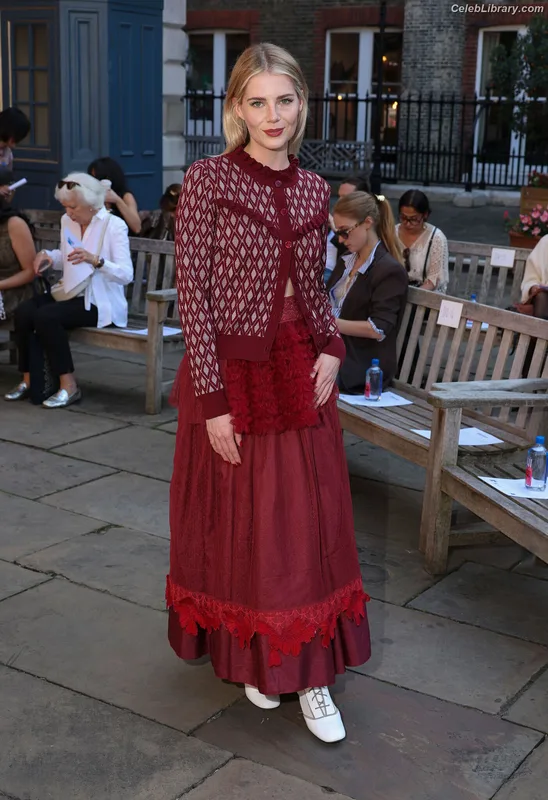 Lucy Boynton photo 5 of 172