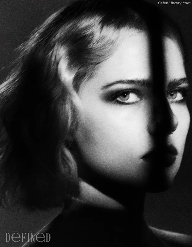 Lucy Boynton photo 3 of 172