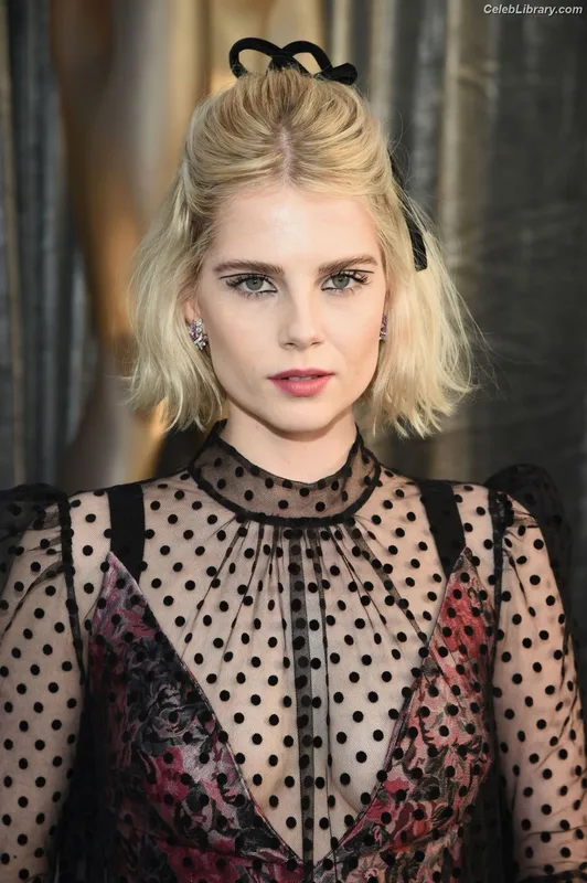 Lucy Boynton photo 2 of 172