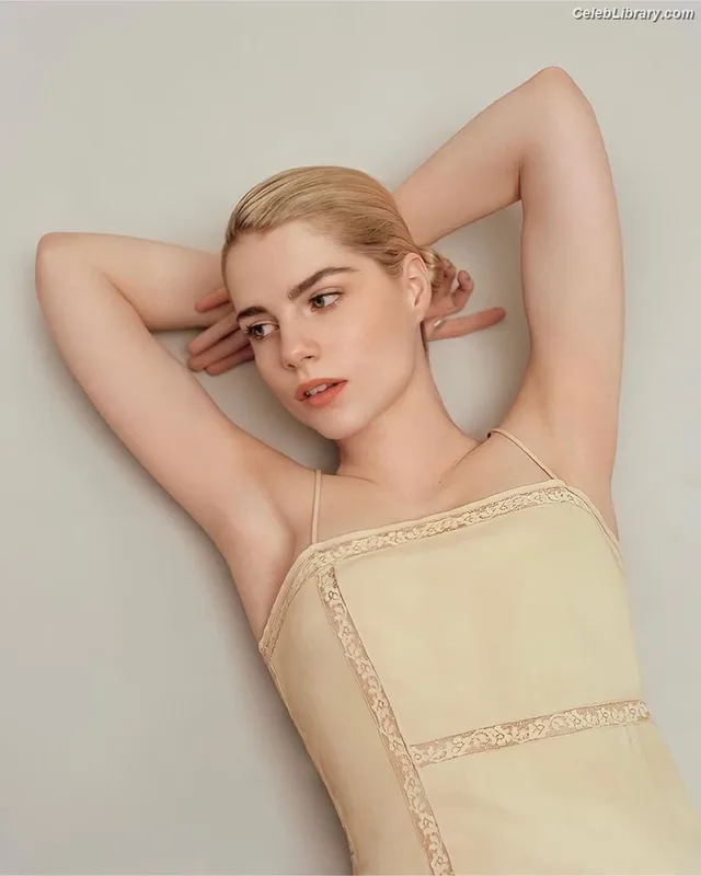Lucy Boynton photo 24 of 172