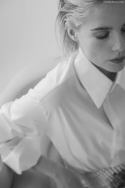 Lucy Boynton photo 4 of 172