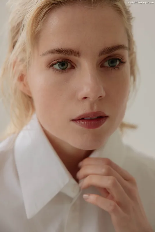 Lucy Boynton photo 5 of 172