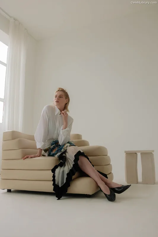 Lucy Boynton photo 6 of 172