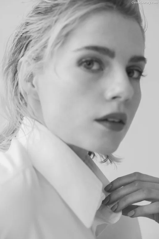 Lucy Boynton photo 7 of 172