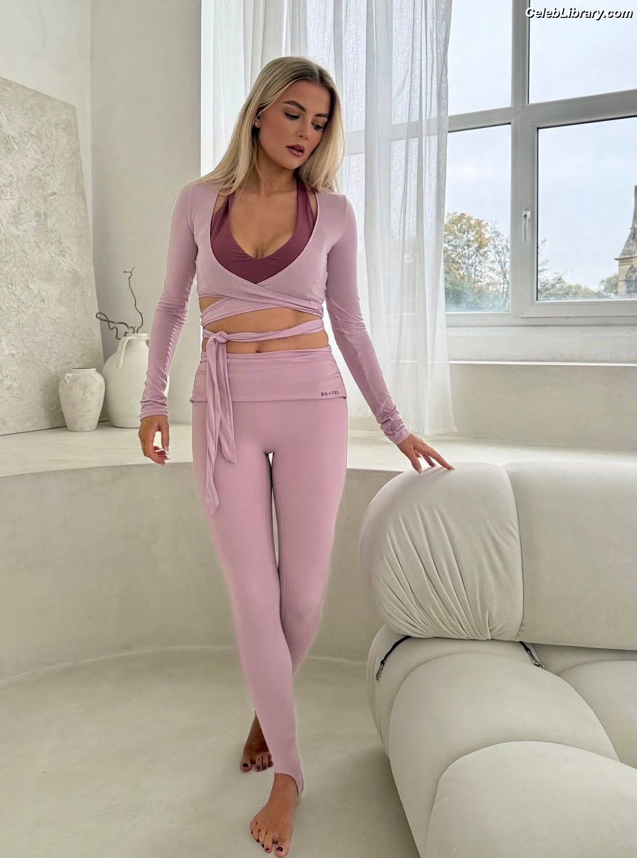Lucy Fallon photo 10 of 67