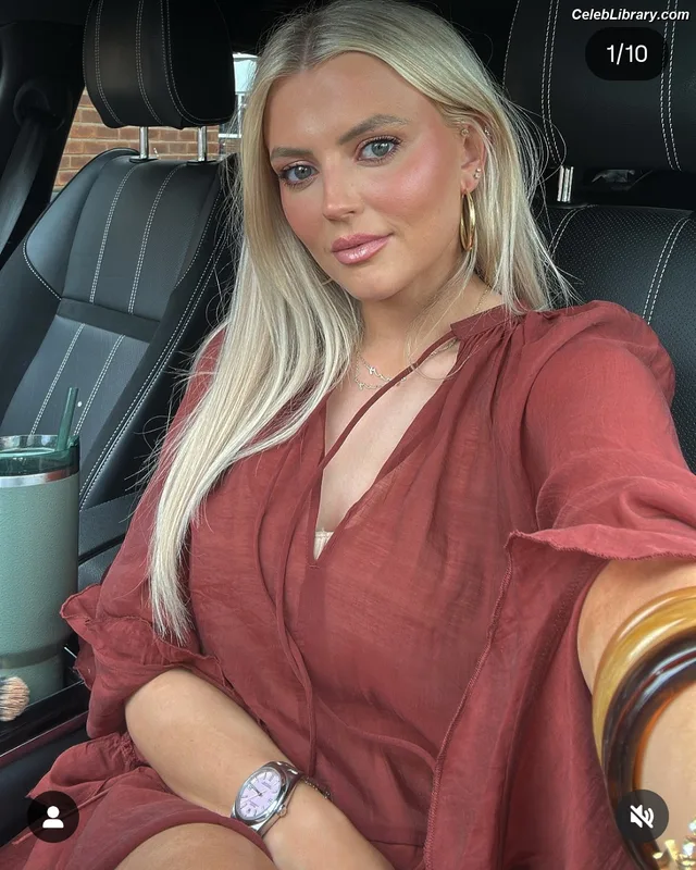 Lucy Fallon photo 10 of 67