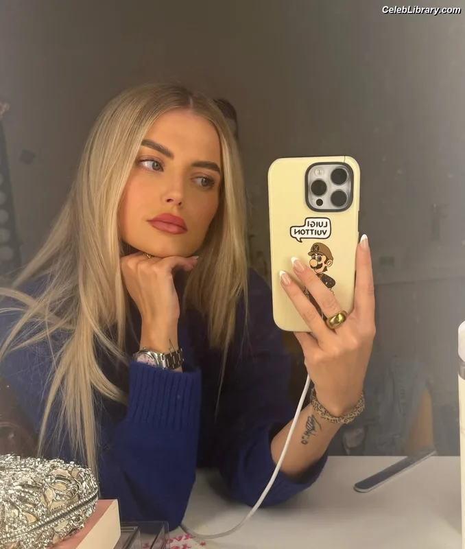 Lucy Fallon photo 11 of 67