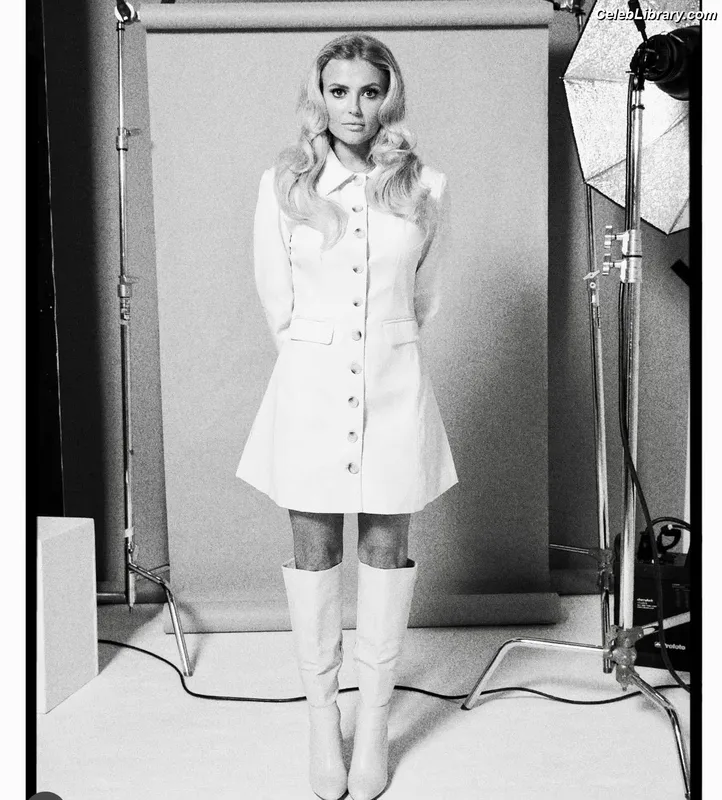 Lucy Fallon photo 3 of 67