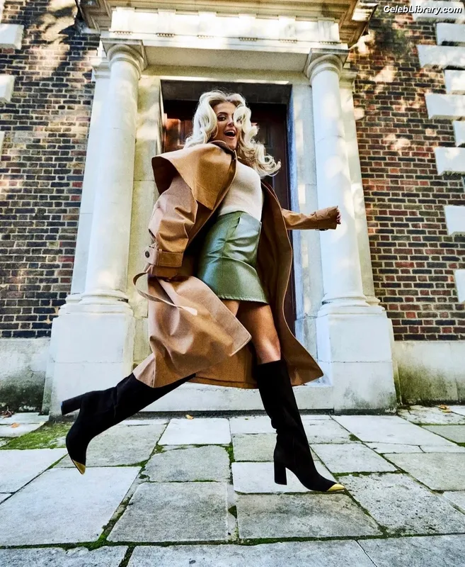 Lucy Fallon photo 7 of 67