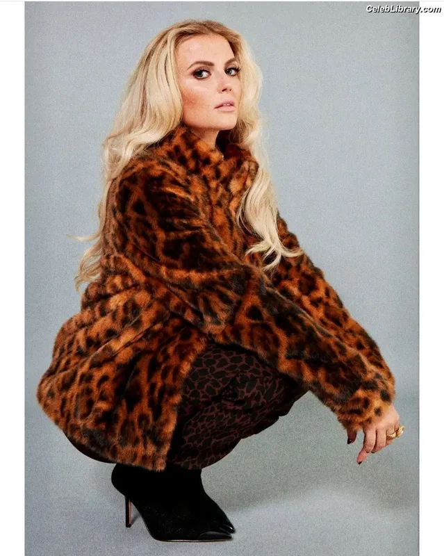 Lucy Fallon photo 8 of 67