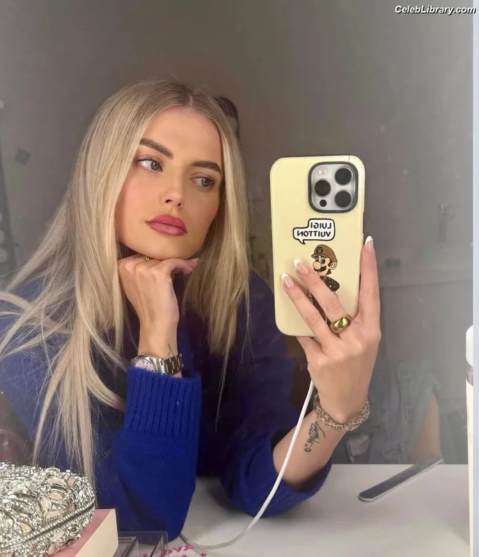 Lucy Fallon photo 14 of 67